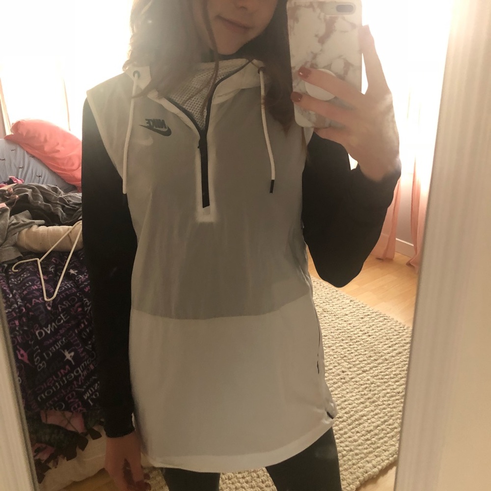 NWT Nike hooded vest